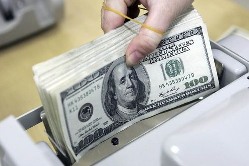 Giá bán USD tại các ngân hàng thấp hơn ngưỡng trần 30-60 VND/USD