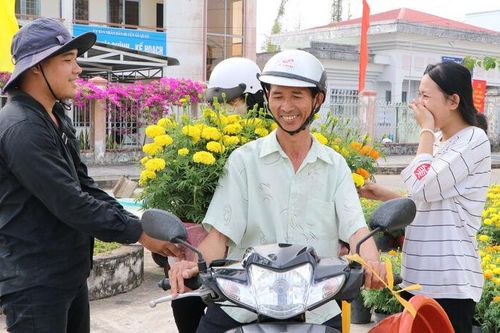Làng quê giữ nếp Tết