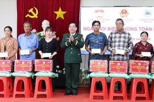Ngày hội Biên phòng toàn dân xã Phú Hữu