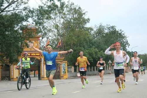 Dấu chân marathon trên đất Kinh Bắc: Hành trình kết nối di sản