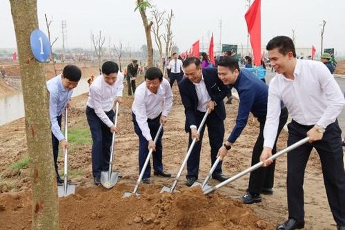 Phó Chủ tịch UBND tỉnh Ngô Tân Phượng dự lễ phát động Tết trồng cây tại xã Xuân Cẩm
