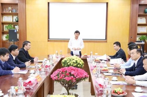 Phó Chủ tịch UBND tỉnh Ngô Tân Phượng kiểm tra tiến độ thực hiện dự án Khu công nghiệp Hòa Phú