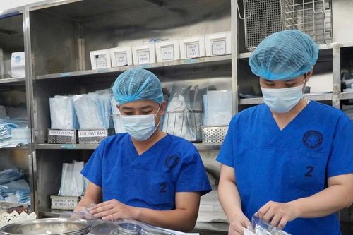 Những người 'gác cửa' thầm lặng tại bệnh viện