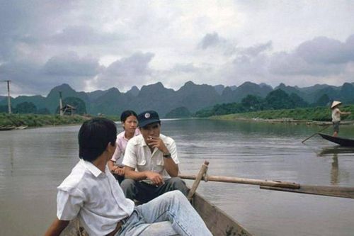Chùa Hương 35 năm trước: Vẻ đẹp tĩnh lặng và nguyên sơ qua ống kính khách quốc tế