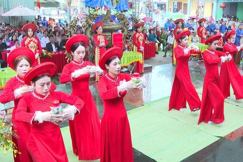 Rộn ràng lễ hội Bà Chợ Được