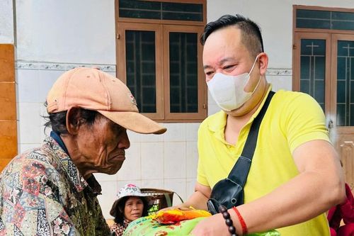 Trao quà hỗ trợ trẻ mồ côi và bệnh nhân nghèo tại Gia Lai