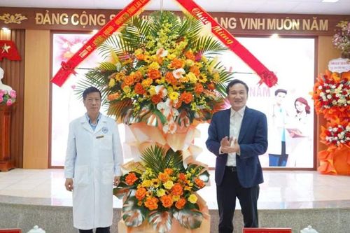 Phó Bí thư Tỉnh ủy thăm và chúc mừng công chức, viên chức, người lao động Bệnh viện Đa khoa tỉnh nhân Ngày Thầy thuốc Việt Nam