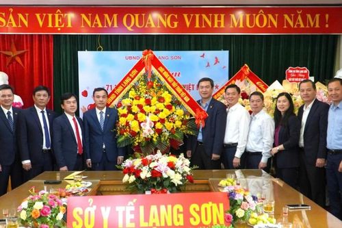 Lãnh đạo tỉnh chúc mừng Sở Y tế nhân Ngày Thầy thuốc Việt Nam
