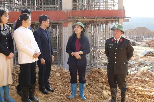 Kiểm tra hai dự án trường phổ thông nội trú liên cấp tiểu học và THCS tại xã Khuất Xá và xã Mẫu Sơn