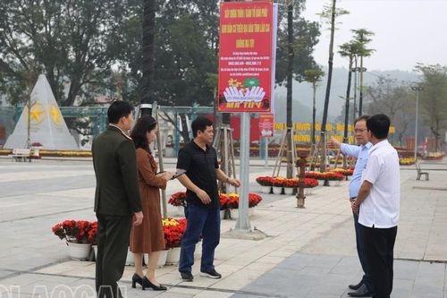 Kiểm tra treo pa nô, áp phích tuyên truyền xây dựng 'Xã, phường không ma túy' trên địa bàn Lào Cai