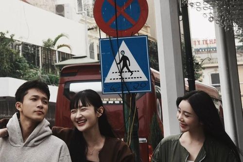 Bước chân vào đời: Quỳnh Kool gây chú ý với loạt ảnh hậu trường thân thiết bên các em
