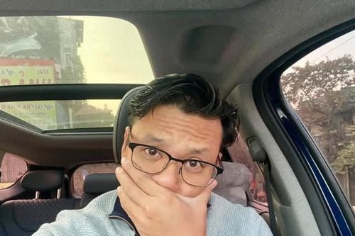 NSND Khải Hưng nhắn nhủ đạo diễn Khải Anh tuổi 44: 'Con đang rẽ vào bên trái con đường'