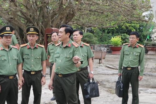 Bộ Công an khảo sát tôn tạo di tích Hòn Đá Bạc và xây dựng 500 căn nhà tại Cà Mau