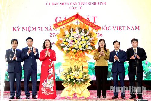 Gặp mặt các thế hệ lãnh đạo, thầy thuốc, cán bộ ngành Y tế nhân kỷ niệm 71 năm Ngày Thầy thuốc Việt Nam