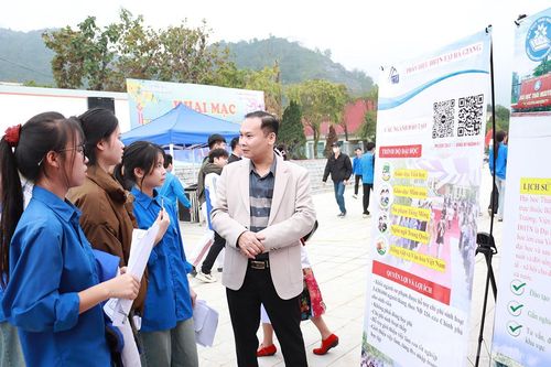 Gần 700 lao động tham gia Phiên giao dịch việc làm xã Vị Xuyên năm 2026