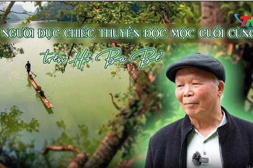 Gặp người đục chiếc thuyền độc mộc cuối cùng trên hồ Ba Bể