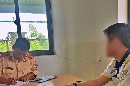 Cà Mau: Xử lý thanh niên chạy xe không đội mũ bảo hiểm, đăng TikTok câu view