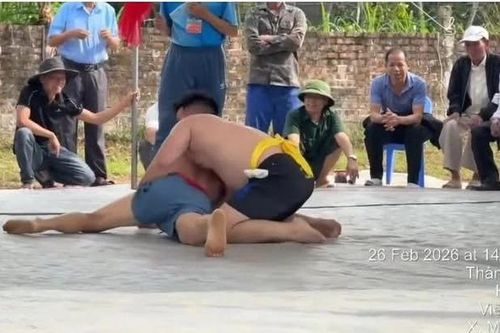 Hà Nội: Người đàn ông tử vong khi đấu vật ở lễ hội đầu xuân
