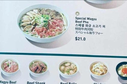 Vì sao tô phở sân bay chưa ngừng 'chát'?
