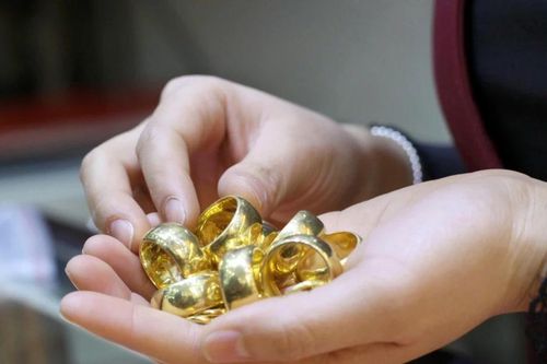 Chiều 27/2: Vàng nhẫn rớt mạnh hơn 1 triệu đồng
