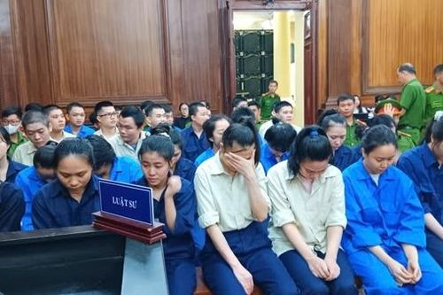 Phó giám đốc tài chính Công ty TVX Group và 30 'nhân viên ngân hàng' lãnh án