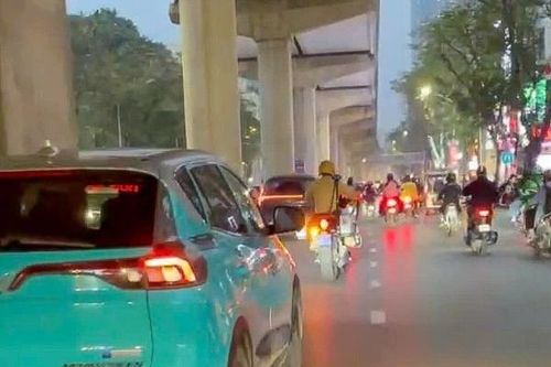 Cháu bé 4 tháng tuổi khó thở được CSGT dẫn đường, hỗ trợ đưa đi cấp cứu