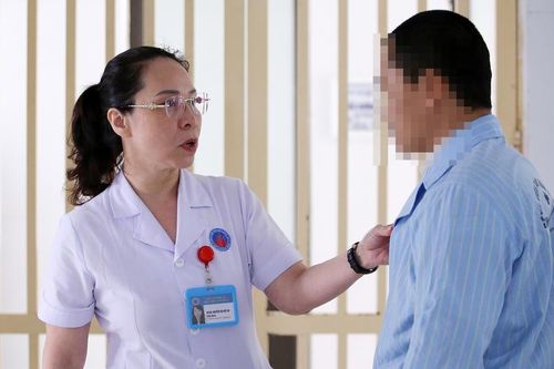 Chuyện về nữ bác sĩ 'mạnh dạn làm bạn' với bệnh nhân tâm thần