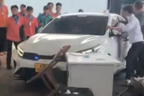 Khoảnh khắc điên cuồng thanh niên lao ô tô tông thẳng vào nhiều người sau cuộc ẩu đả ở Đà Lạt: Hé lộ điều hãi hùng