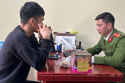 Đốt pháo hoa nổ trái phép, nam thanh niên bị phạt 30 triệu đồng