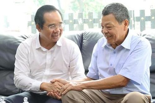 Chủ tịch UBND TPHCM Nguyễn Văn Được thăm, chúc mừng các Thầy thuốc nhân dân