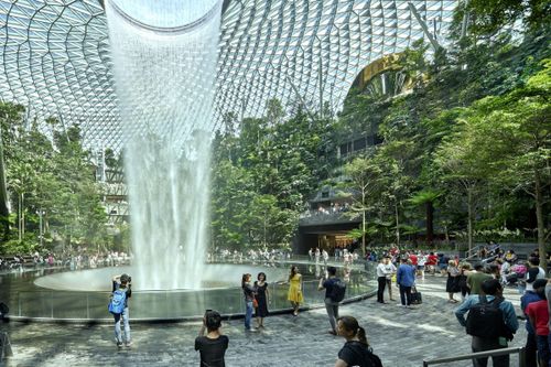 Sân bay Changi tốt nhất thế giới đẹp và hiện đại cỡ nào?