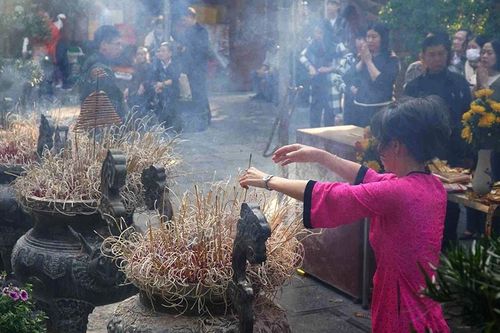 Các cơ sở thờ tự trên địa bàn thành phố Hà Nội:Hạn chế đốt vàng mã, bài trừ mê tín dị đoan