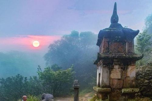 Ngọa Vân thu hút khách Thủ đô chiêm bái đầu năm