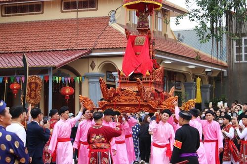 Hà Nội: Mãn nhãn màn rước kiệu 'bay' kỳ bí tại hội làng Chúc Sơn ngày đầu Xuân
