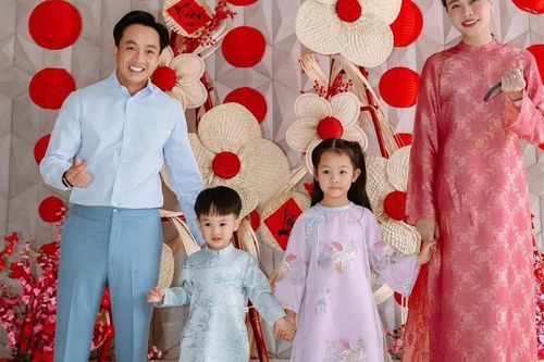 Ảnh khai xuân viên mãn của gia đình Cường Đô la - Đàm Thu Trang