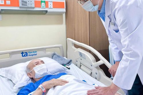 Người đàn ông nhập viện vì tuyến tiền liệt to gấp 4 lần: Bác sĩ cảnh báo dấu hiệu dễ bị bỏ qua