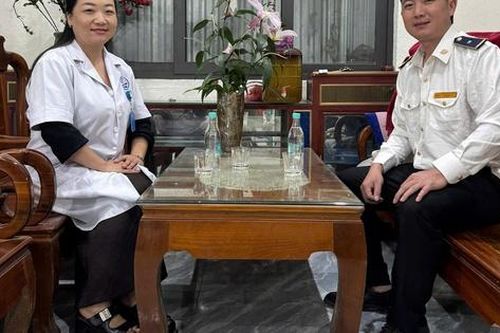 Vợ chồng bác sĩ người Mông lặng thầm 'gác cổng bệnh tật' miền biên viễn
