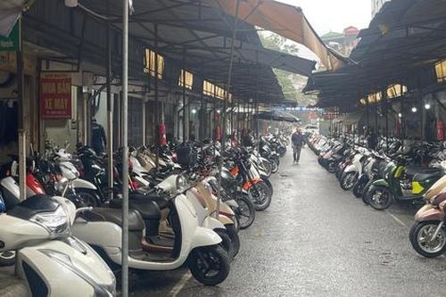 Chợ xe máy cũ chùa Hà đìu hiu đầu năm: Hàng trăm xe xếp kín, vắng bóng khách mua