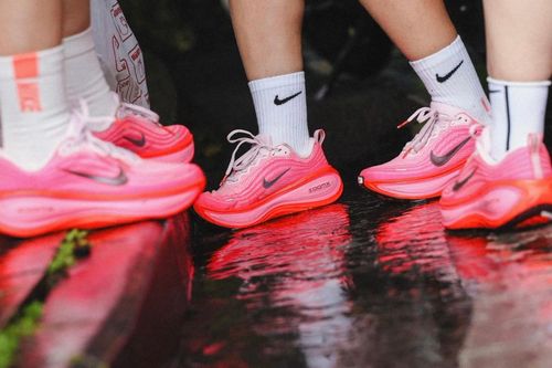 'Vua' giày siêu êm bị Nike, Hoka lấn át