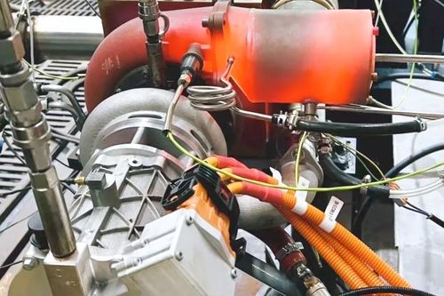 Thiết bị nhỏ gọn của Trung Quốc giúp ôtô thuần điện chạy xa hơn