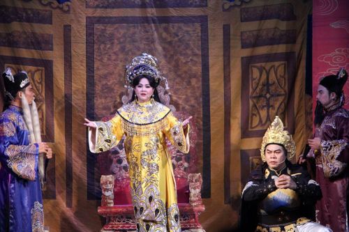 'Giấc mộng đêm xuân' trở lại, khán giả kín rạp Nhà hát Trần Hữu Trang