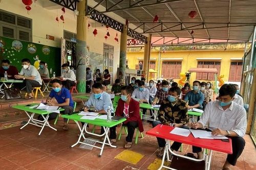 Dựa vào dân để xây dựng Đảng sâu rễ, bền gốc