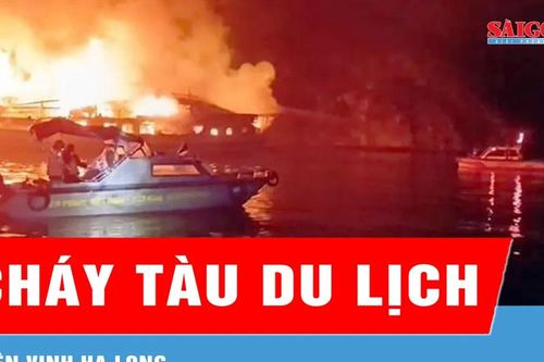 Cháy tàu du lịch trên vịnh Hạ Long