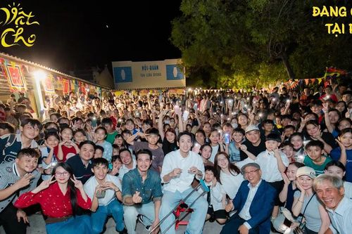 Bà con làng chài xem miễn phí phim 'Báu vật trời cho'