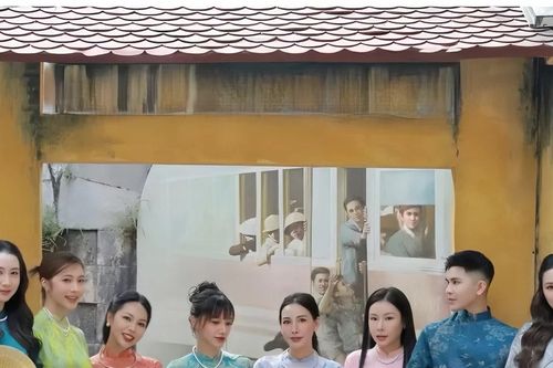 Áo dài thiết kế: Giữ bản sắc trong nhịp sống mới