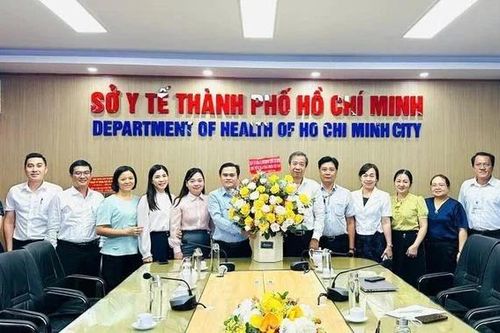 TPHCM tri ân cán bộ lão thành ngành y tế nhân Ngày Thầy thuốc Việt Nam