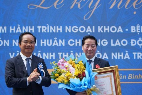 Dấu ấn 70 năm phụng sự và cột mốc 3.800 ca phẫu thuật bằng robot