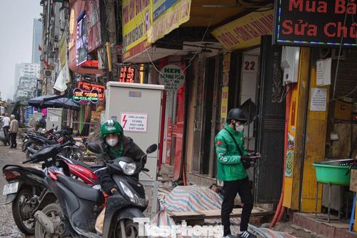 Đường Nguyễn Tuân vẫn ngổn ngang sau Tết