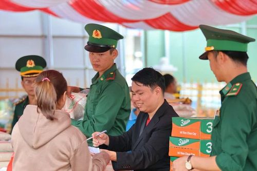 Hành trình 'Tôi yêu Tổ quốc tôi' ý nghĩa tại biên giới Gia Lai