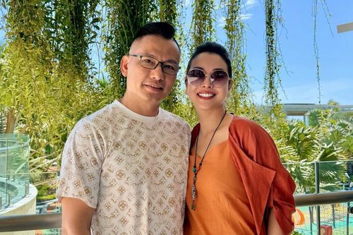 Hoa hậu Jennifer Phạm hết lời ca ngợi chồng đại gia, tiết lộ về con trai cao 1m90